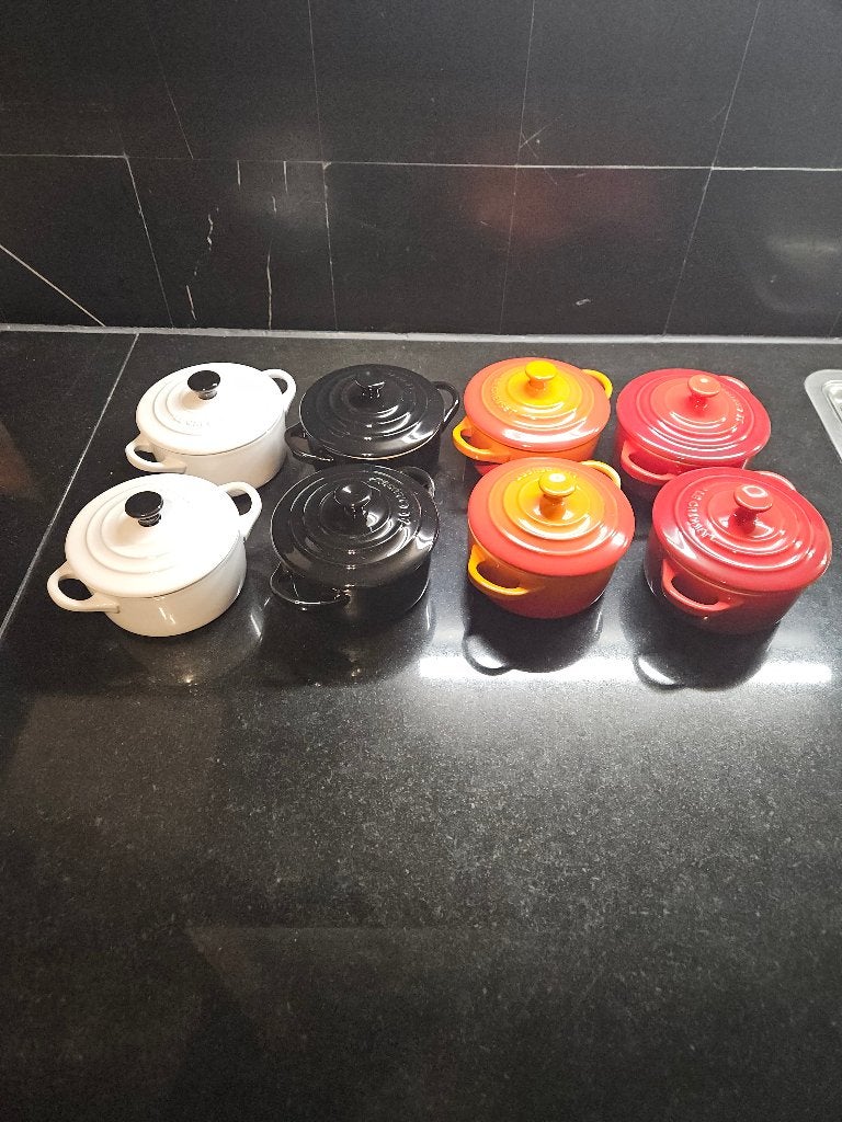 Le Creuset mini pannetjes 8 stuks, Ophalen of Verzenden, Zo goed als nieuw, Overige materialen, Overige typen