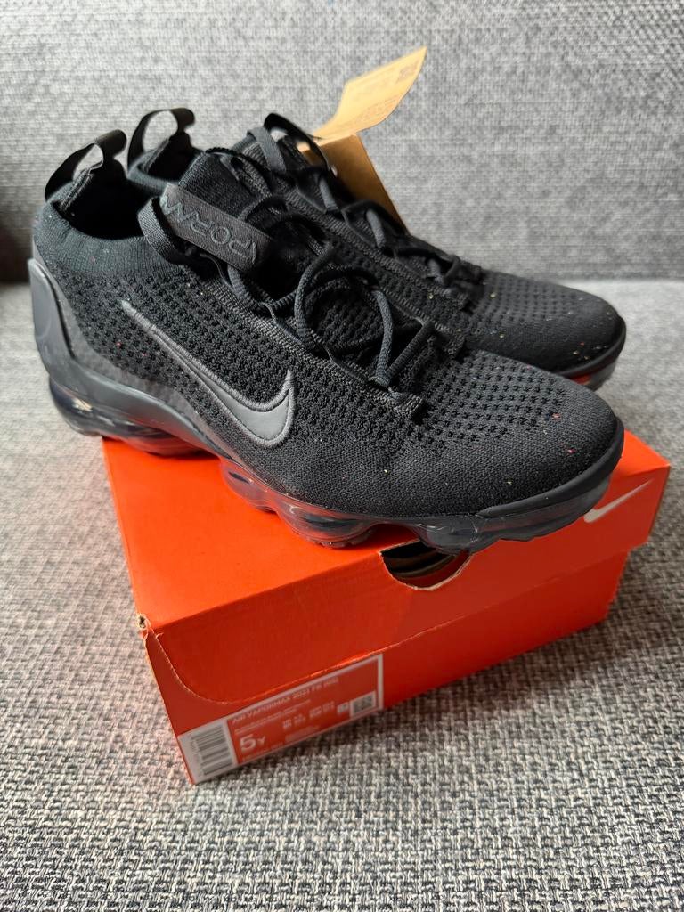Nike Vapormax 2021 Flyknit - Nieuw in doos - Maat 37.5, Zwart, Nieuw, Ophalen of Verzenden, Sneakers of Gympen