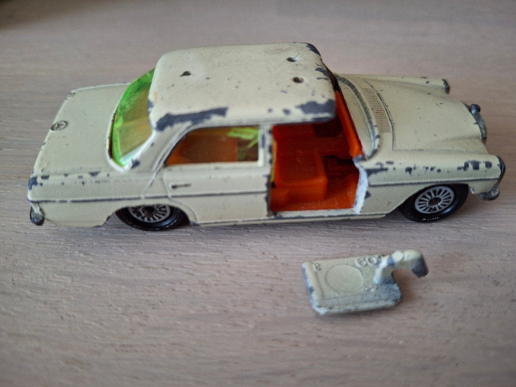 Siku Mercedes Benz 250 met schade V309, Ophalen of Verzenden, Gebruikt, Auto, SIKU