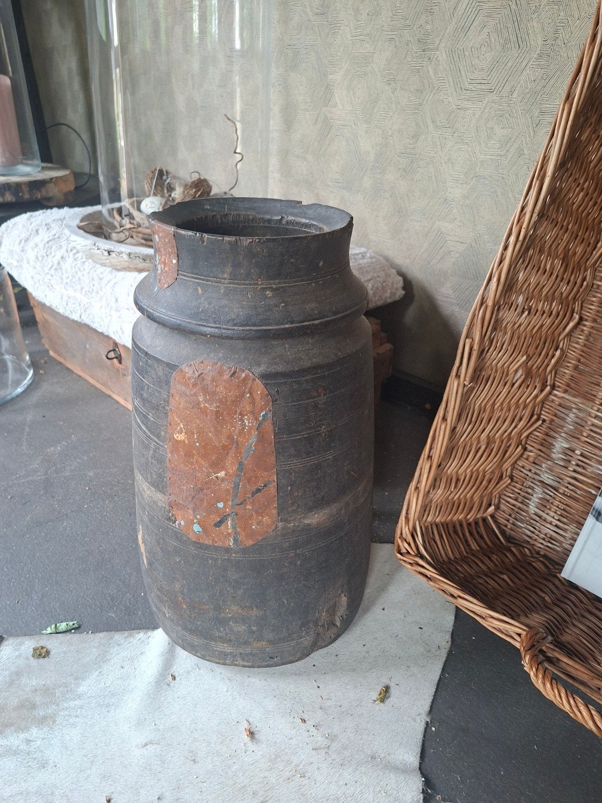 Antieke donkere houten pot - Decoratieve vaas, Ophalen of Verzenden