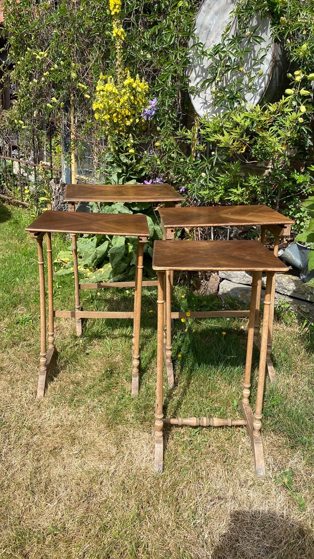 Setje houten brocante bijzettafeltjes., Ophalen