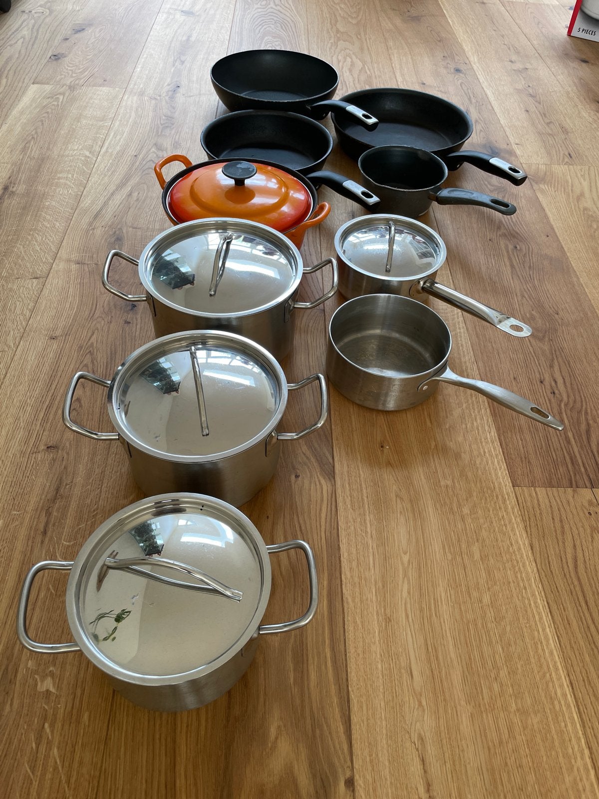 Uitgebreide pannenset: kookpannen, koekenpannen, braadpan, Huis en Inrichting, Keuken | Potten en Pannen, Ophalen, Antiaanbaklaag