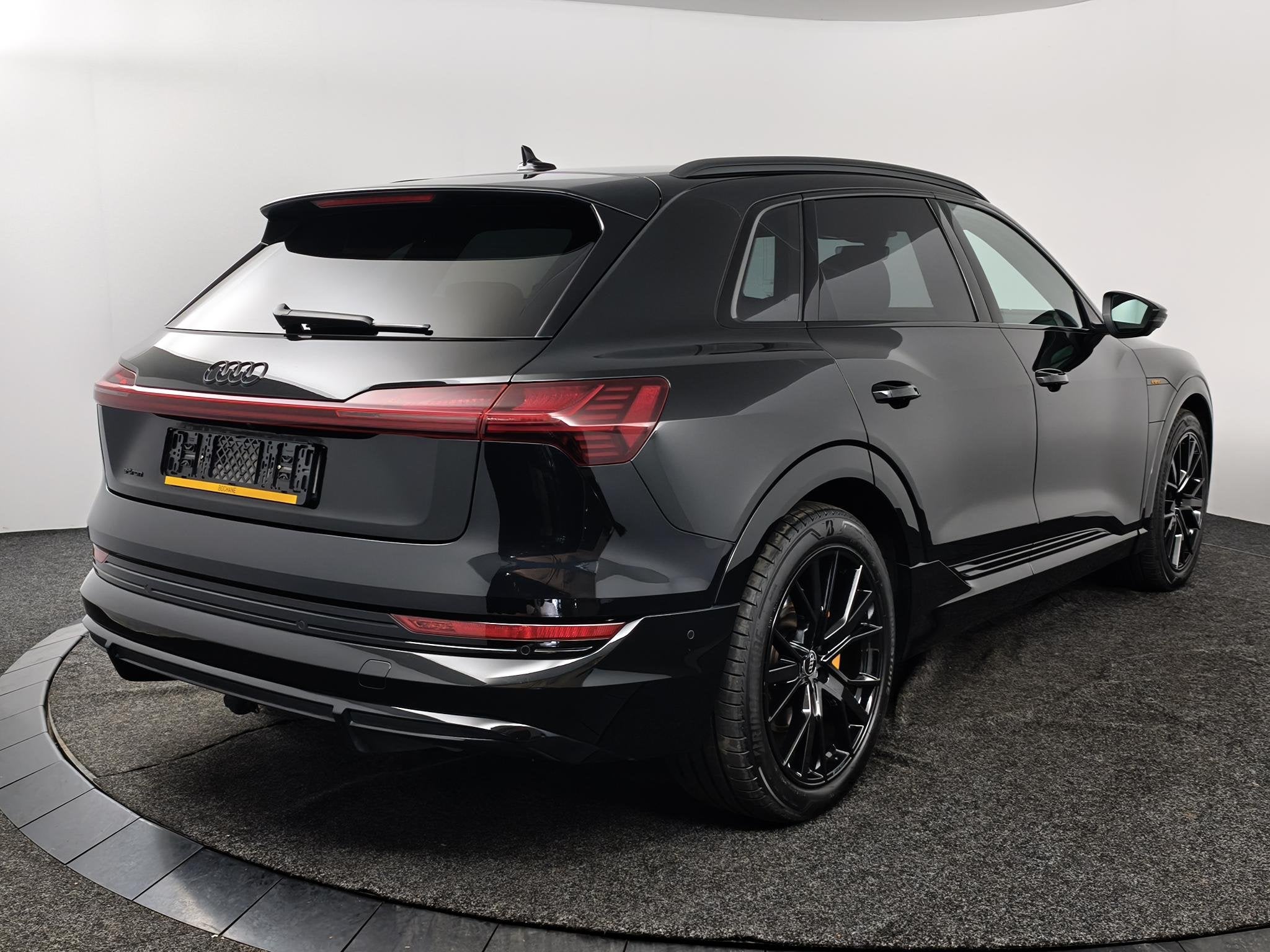 Audi E-Tron 55 quattro S edition 95 kWh | BLACK EDITION | AF, Auto's, Audi, Huisgarantie, 95 kWh, Met garantie (alle), Leder en Stof