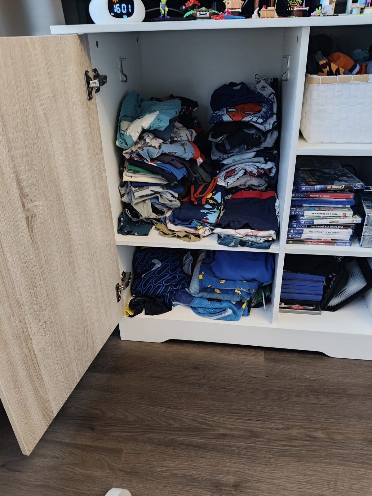 Foto 5 van kinder kamer compleet met tv kast, bed en kledingkast