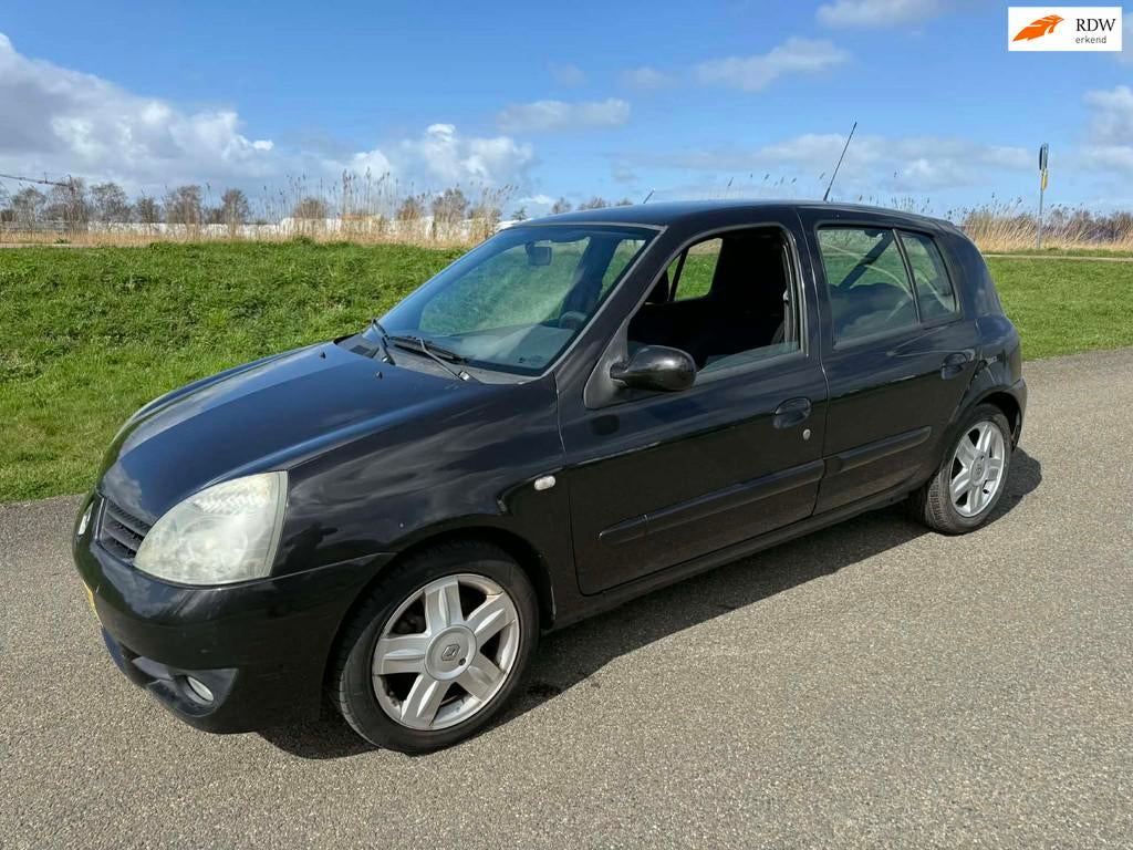 Renault Clio 1.2-16V Campus uitvoering 4 deurs airco nw apk, Auto's, Renault, Voorwielaandrijving, Gebruikt, 31 €/maand, 4 cilinders