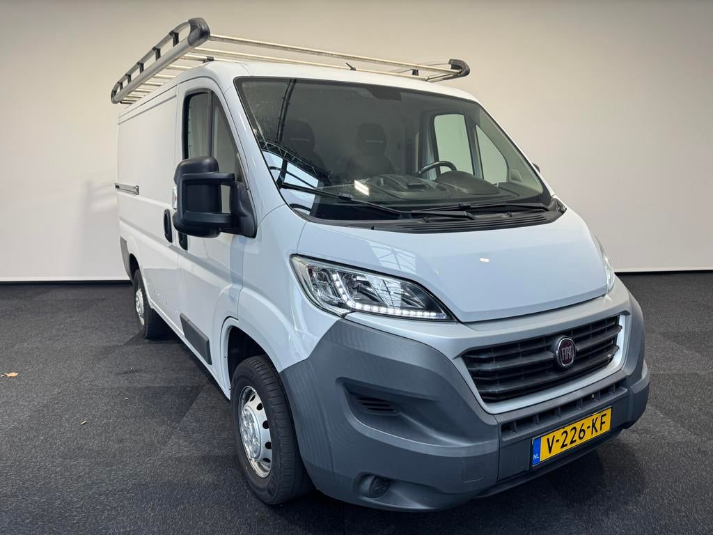 Fiat Ducato Ducato L1H1 30 2.3 MultiJet 130 Incl trekhaak en, Auto's, Gebruikt, Euro 6, 2000 kg, Wit