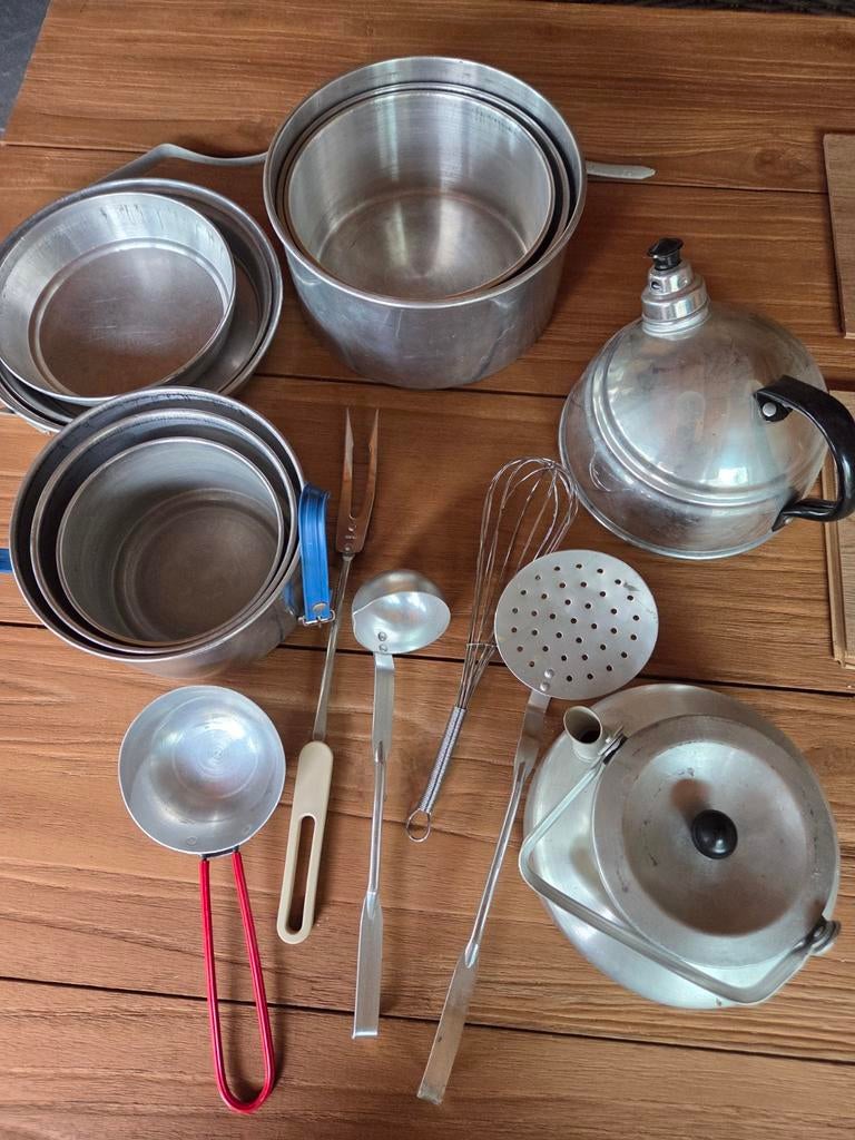 Camping aluminium pannensets, waterketeltjes, opscheplepels, Ophalen of Verzenden, Gebruikt