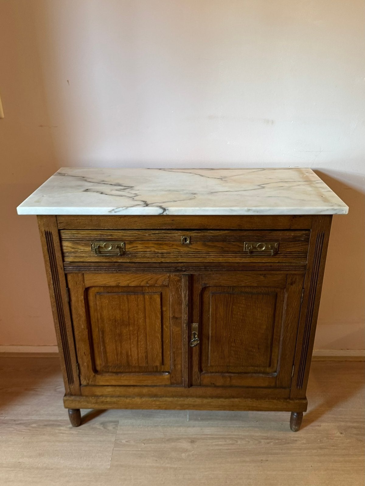 Antieke eikenhouten kast met Carrara marmeren blad, Huis en Inrichting, Ophalen of Verzenden, 25 tot 50 cm, Eikenhout, 100 tot 150 cm