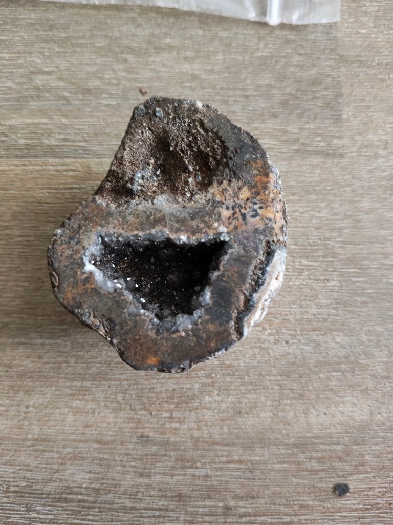 0820 zwarte amethist tabacco geode uit mexico, Verzenden