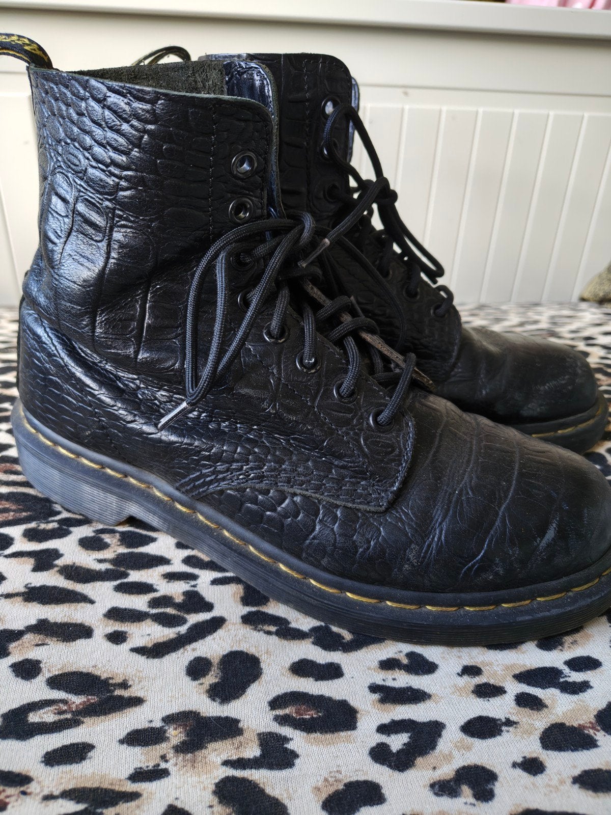 dr Martens zwart leren schoenen 42 print Crocodile, Ophalen of Verzenden, Gedragen, Zwart