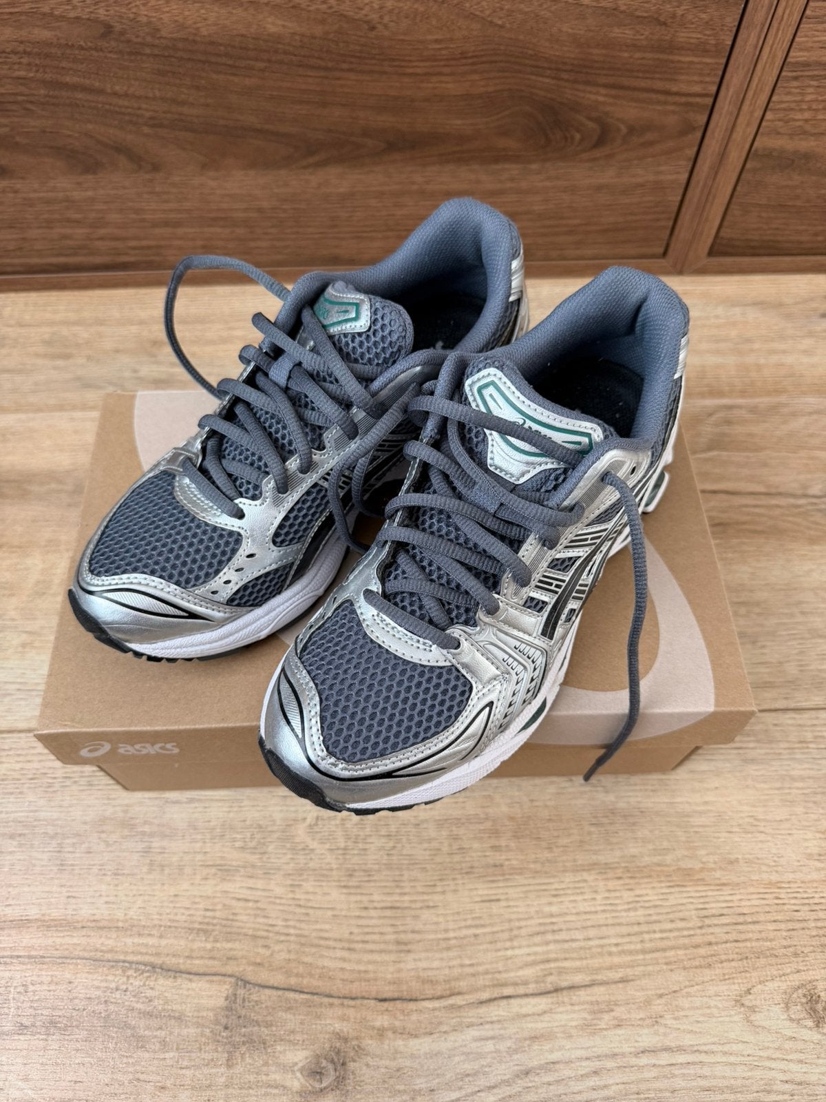 Asics Gel-Kayano 14 - maat 39, Ophalen of Verzenden, Grijs, Sneakers of Gympen, Zo goed als nieuw