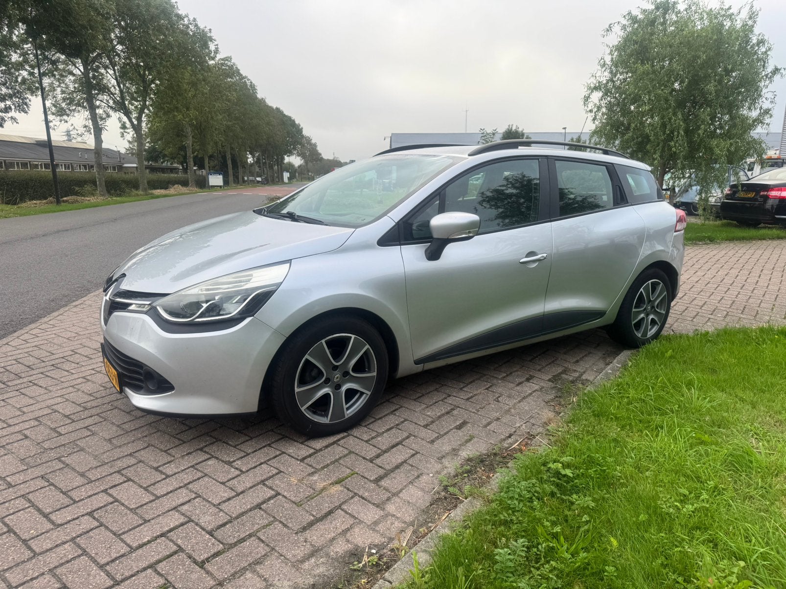 Renault Clio 1.5 DCI 66KW bouwjaar 2015 Grijs, Auto's, Voorwielaandrijving, 1160 kg, Stof, 4 cilinders