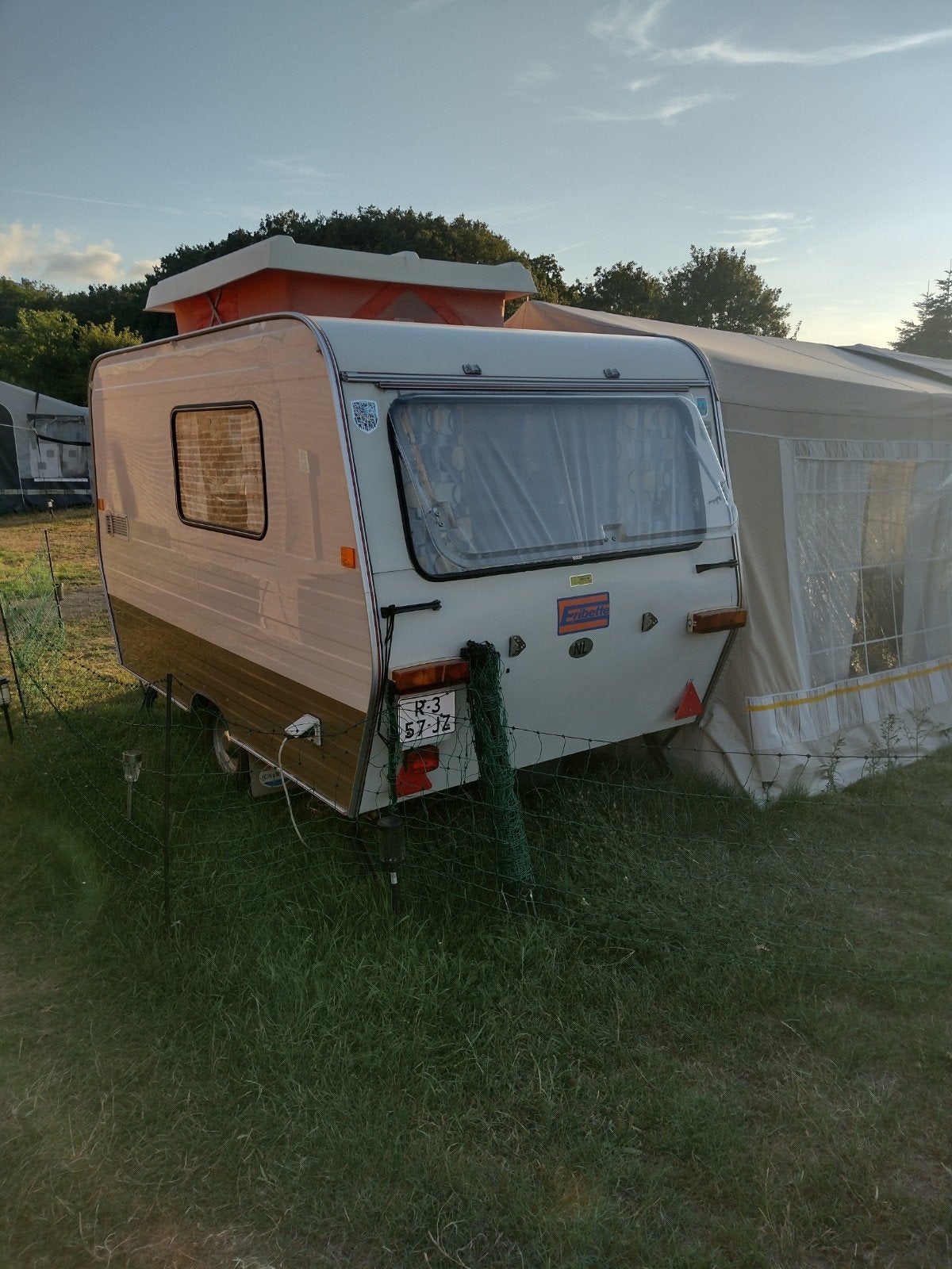 Vintage in nieuwstaat verkerende Eriba hymer eribette, Omvormbare zithoek, Treinzit, Tot en met 3, Eriba