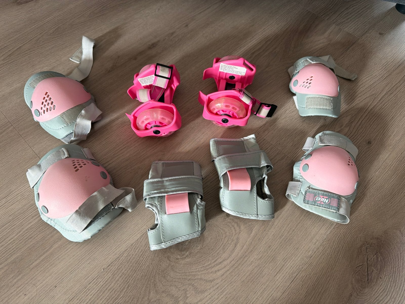 Skeelers met lichtjes en beschermset - tot 60 kg, Ophalen of Verzenden, Gebruikt, Kinderen, Wielen of Lagers