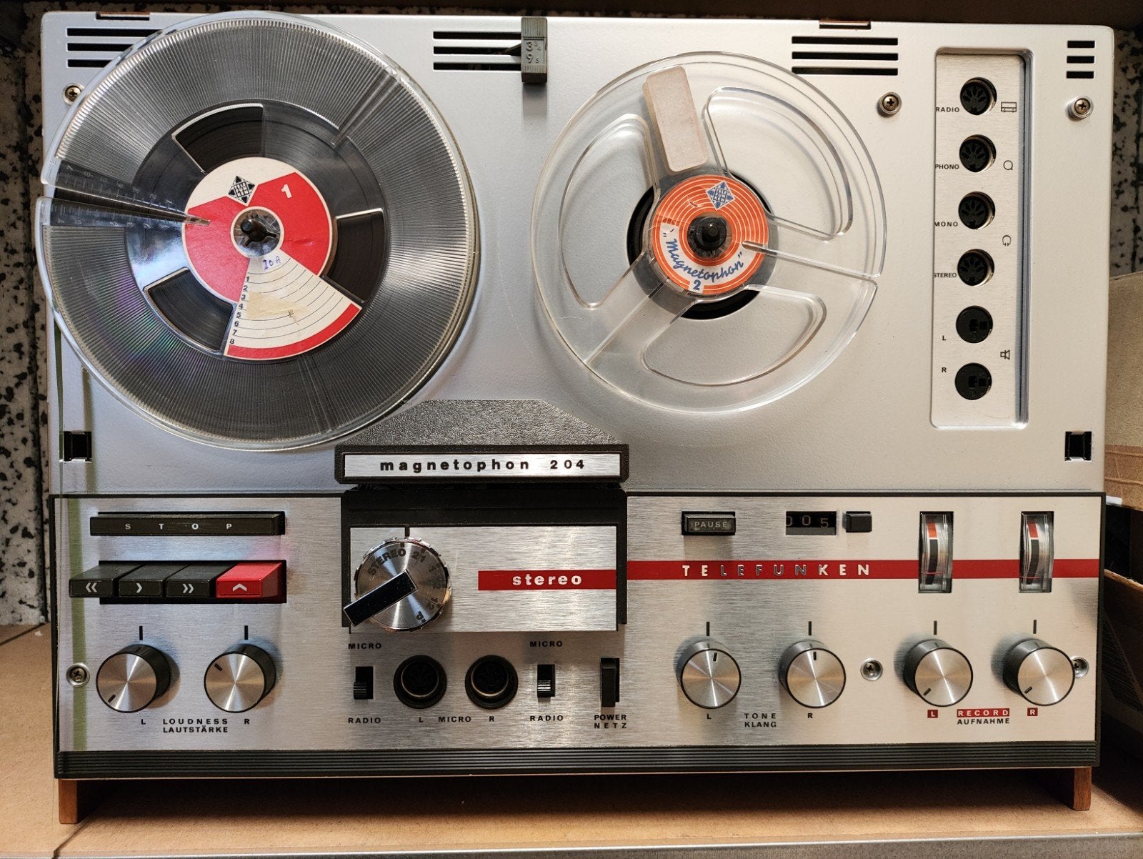 Telefunken Magnetophon 204 bandrecorder met versterker., Ophalen of Verzenden, Bandrecorder, Met banden
