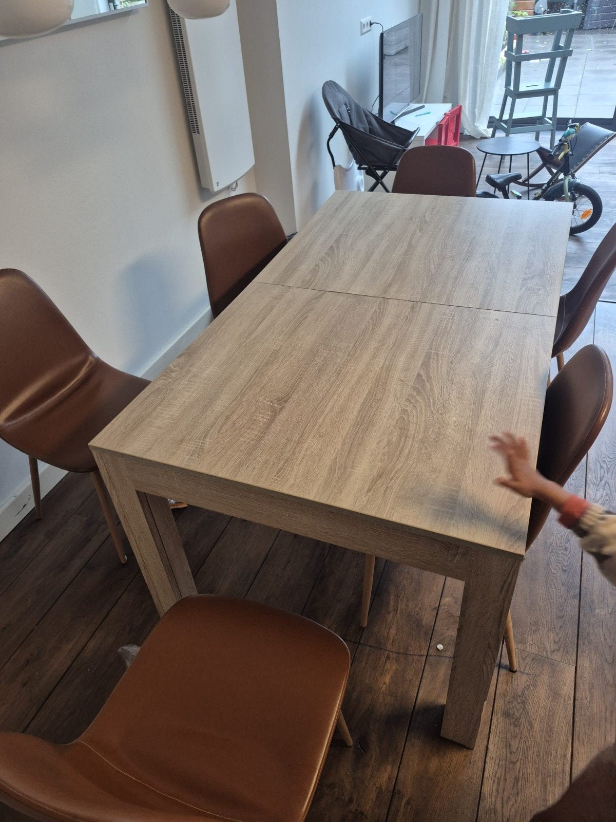 Foto 5 van Uitschuifbare eettafel met 6 stoelen - Zo goed als nieuw