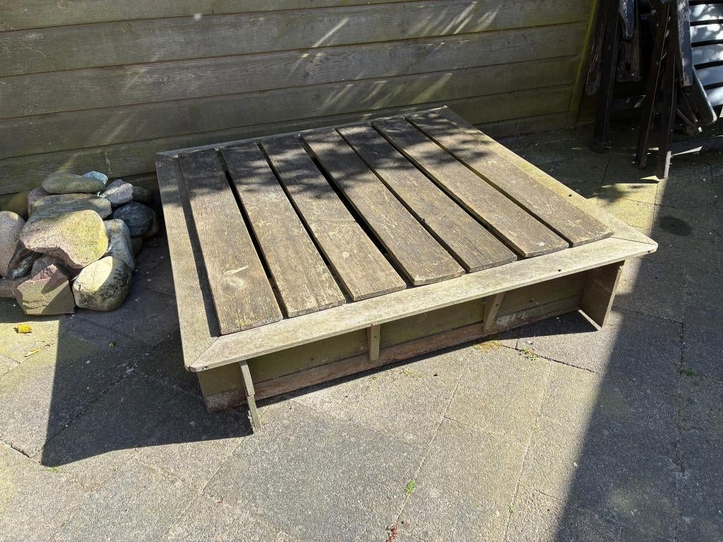 Houten zandbak met deksel, Ophalen, Gebruikt