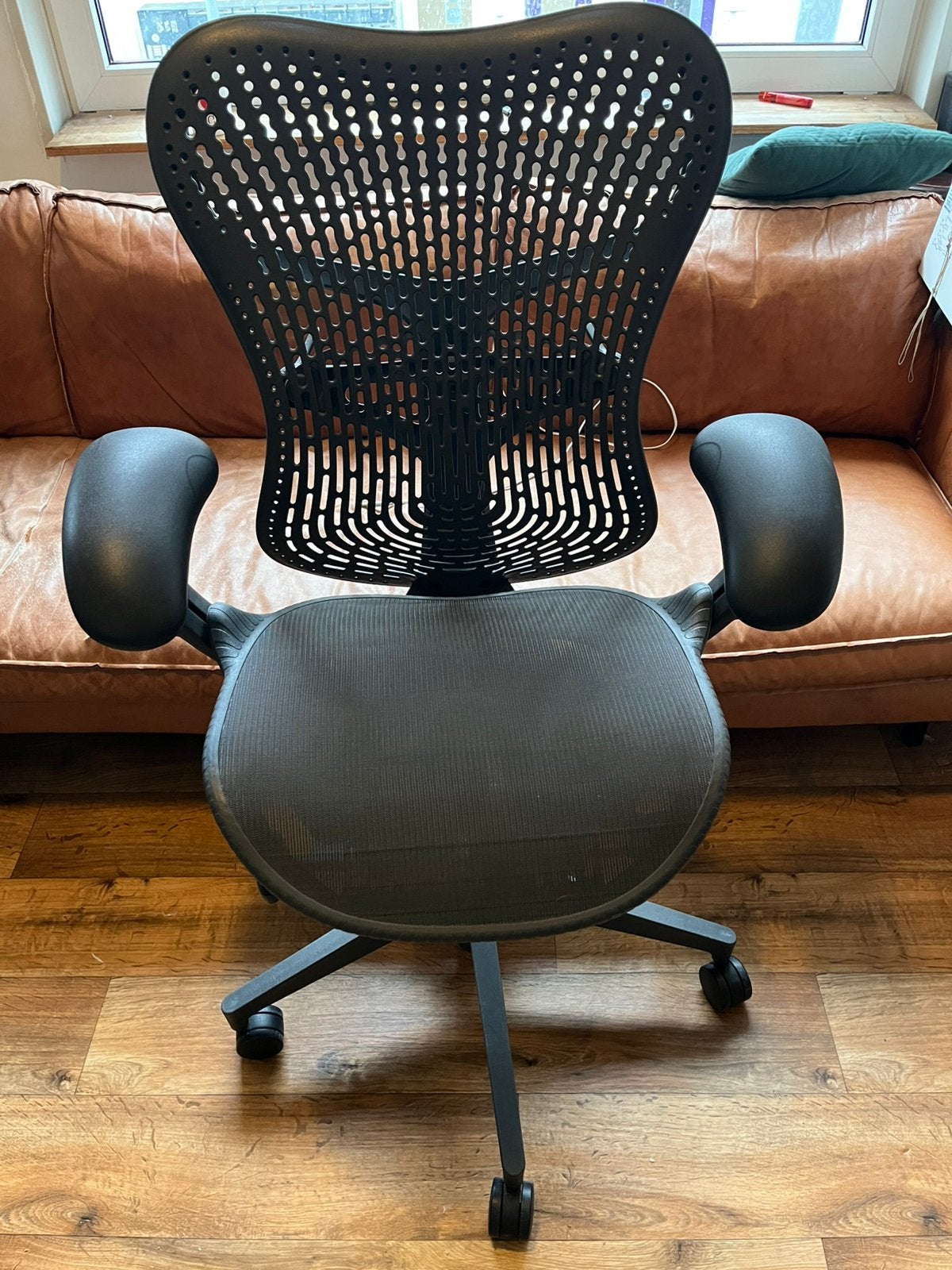 Herman Miller - Mirra 2, Ophalen, Zwart, Zo goed als nieuw, Bureaustoel