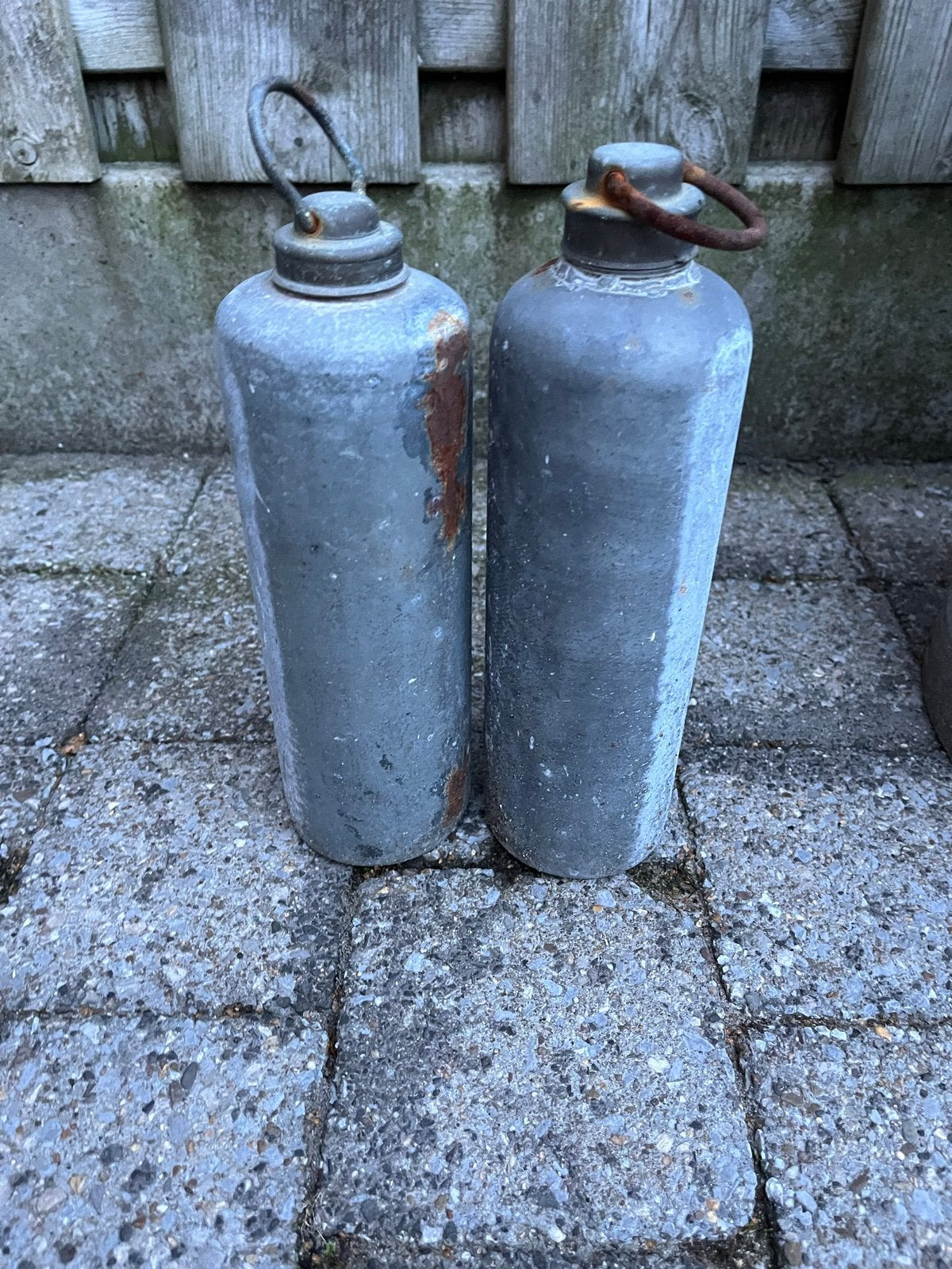 Twee oude zinken kruiken, Antiek en Kunst, Ophalen of Verzenden