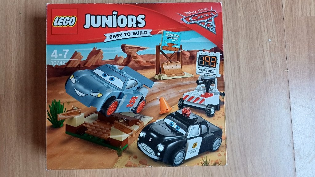 10742 Lego Juniors Cars, Inclusief instructies, Lego, Ophalen of Verzenden, Zo goed als nieuw