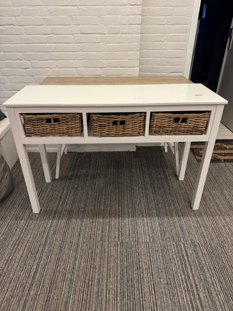 Wit wand tafel side table met rieten manden, Huis en Inrichting, Tafels | Bijzettafels, Ophalen, Minder dan 45 cm, Gebruikt, 75 cm of meer