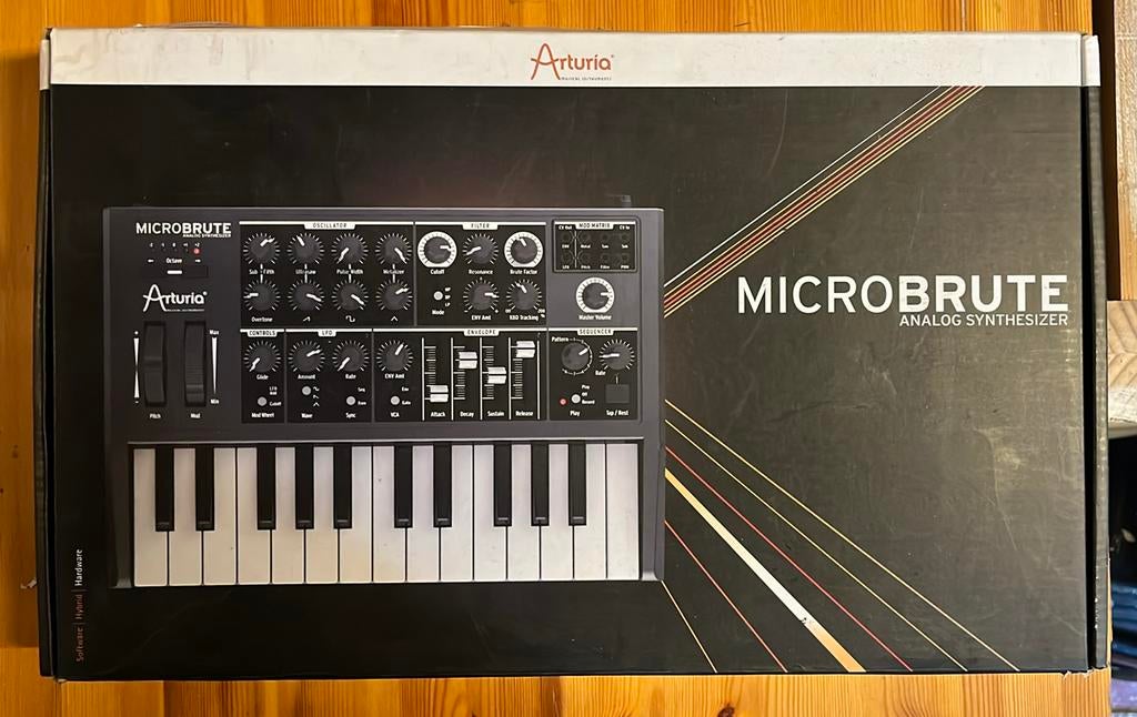 Arturia Microbrute analoge synthesizer, Muziek en Instrumenten, Synthesizers, Overige merken, Gebruikt, Met midi-aansluiting, Overige aantallen