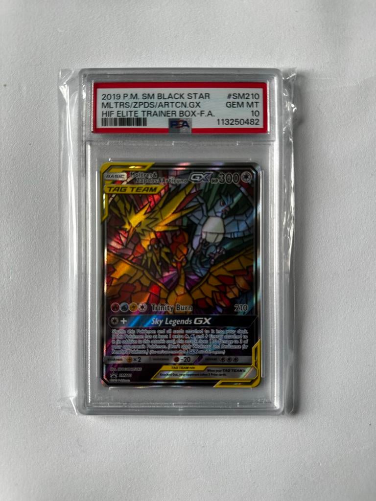 Pokémon - Moltres & Zapdos & Articuno GX SM210 (PSA10), Ophalen, Nieuw, Losse kaart