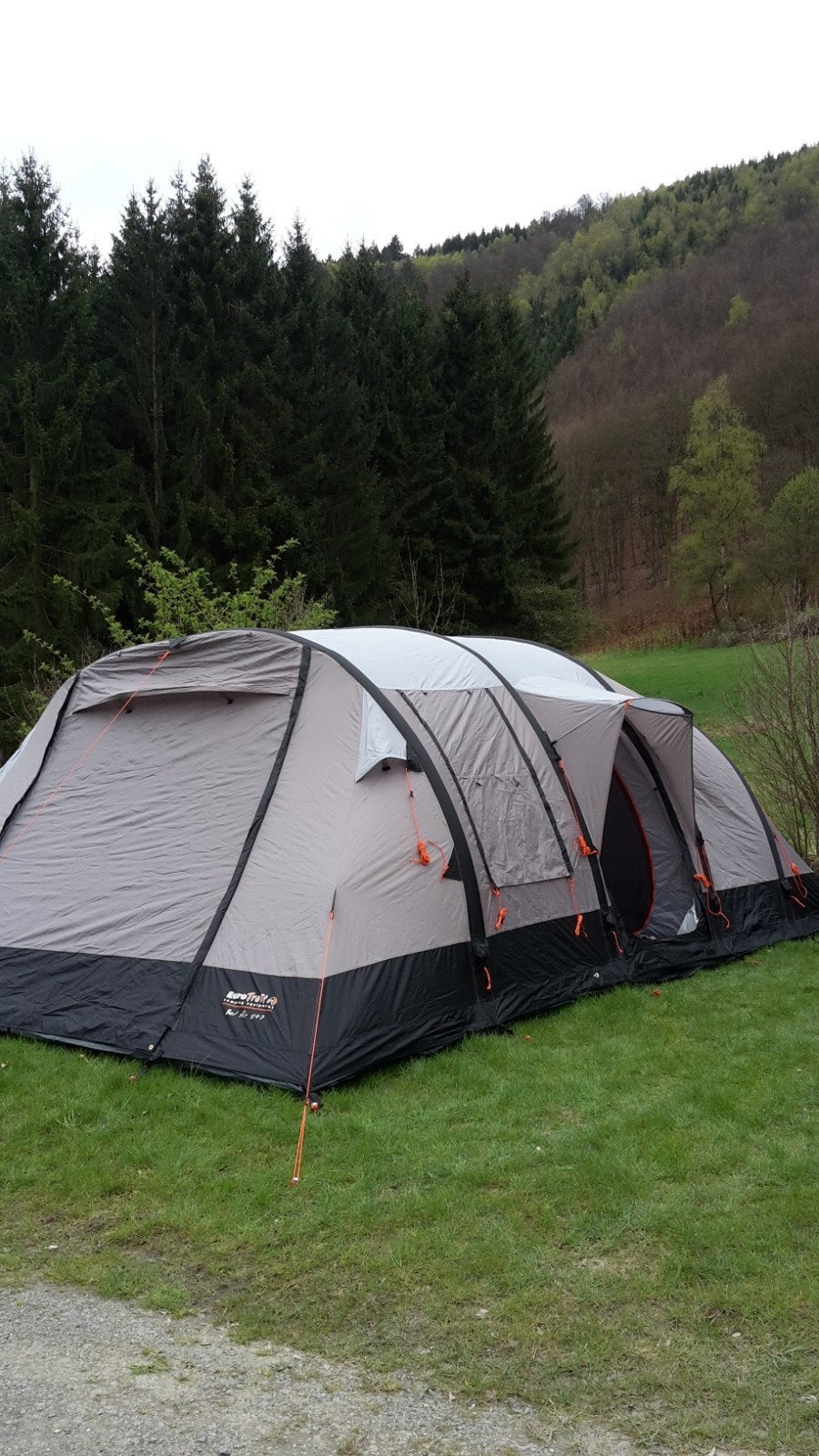 Eurotrail Bel Air 5+2 tent met pomp en fleece tapijt, Caravans en Kamperen, Tenten, Ophalen, Gebruikt, Meer dan 6
