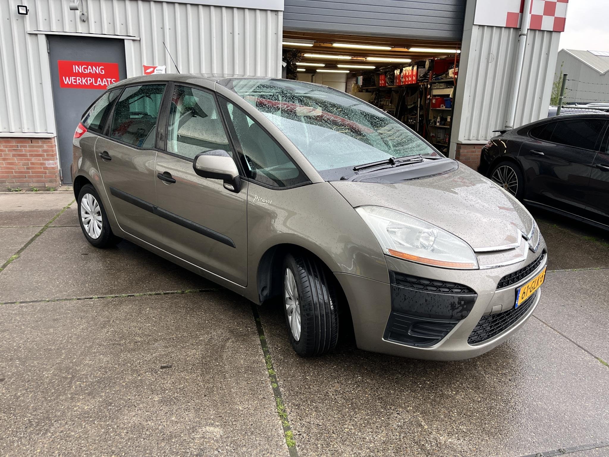 Citroen C4 Picasso 1.8-16V Prestige 5p. trekhaak, pdc achter, Gebruikt, 4 cilinders, Bruin, 1749 cc