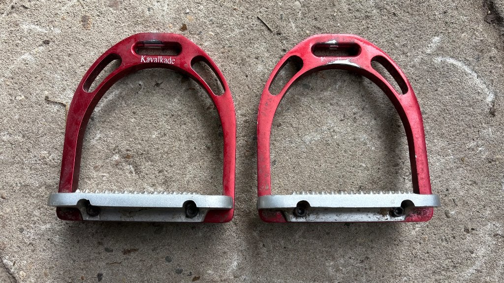 Stijgbeugels Kavelkade aluminium rood, Gebruikt, Overige disciplines, Verzenden, Stijgbeugels