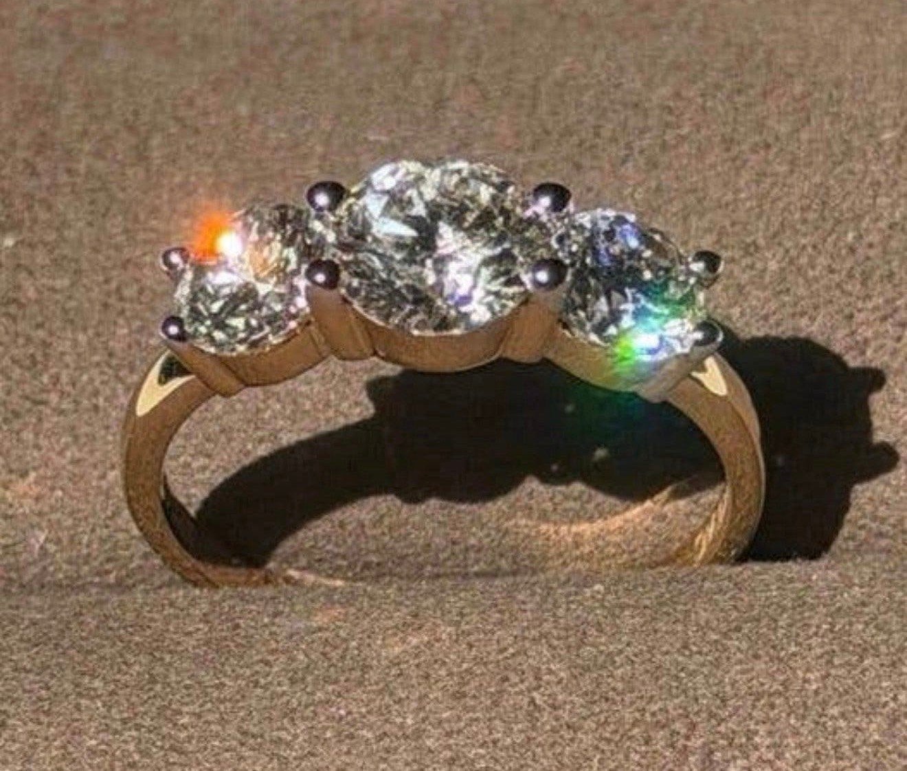 Gouden Trilogie ring met 3 diamanten 2.05ct met certificaat!, Nieuw, Ophalen of Verzenden, 17 tot 18, Met edelsteen
