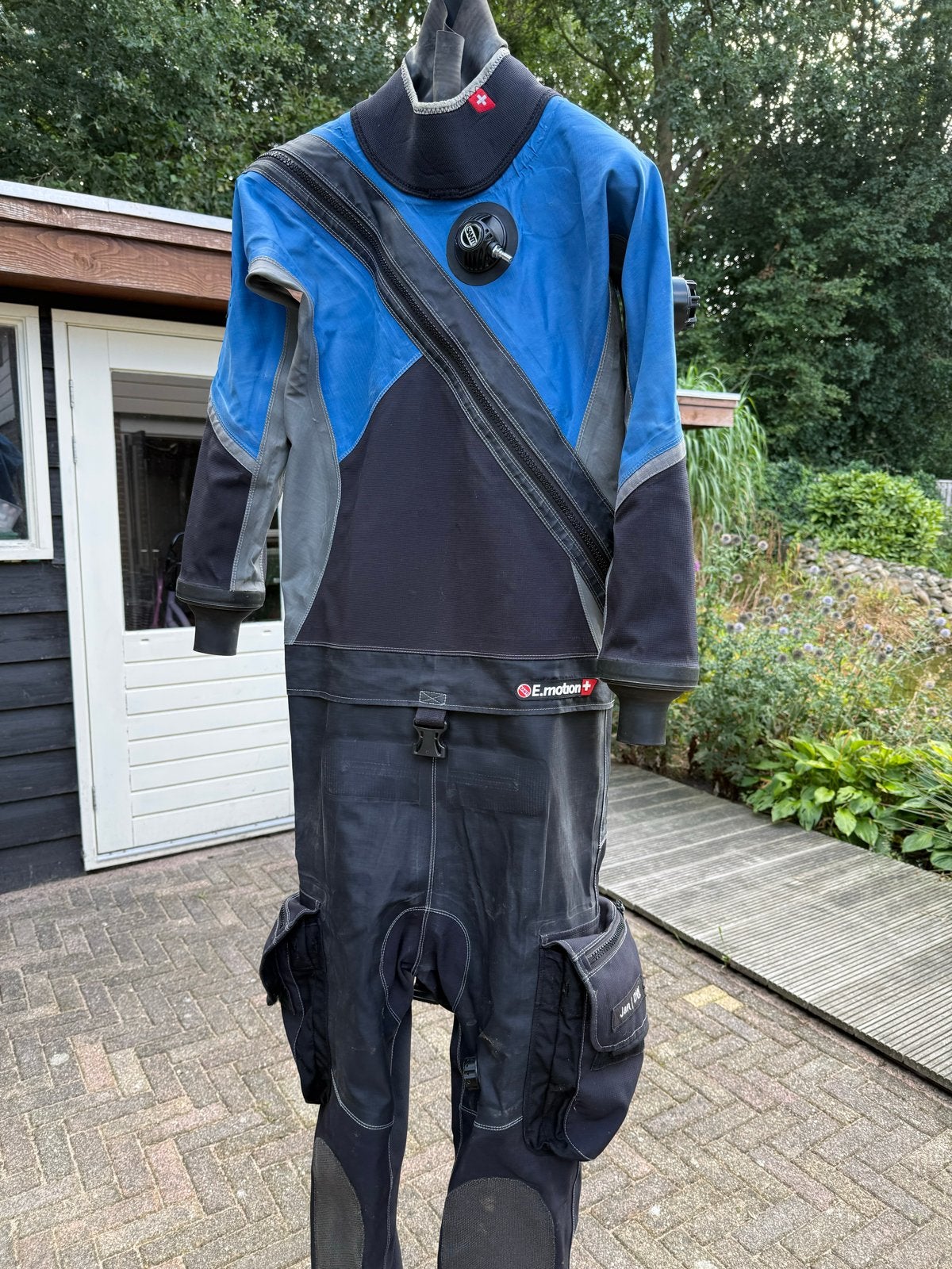 Santi E.Motion droogpak, maat M, incl. p-valve en handschoen, Watersport en Boten, Ophalen of Verzenden, Gebruikt, Duikpak