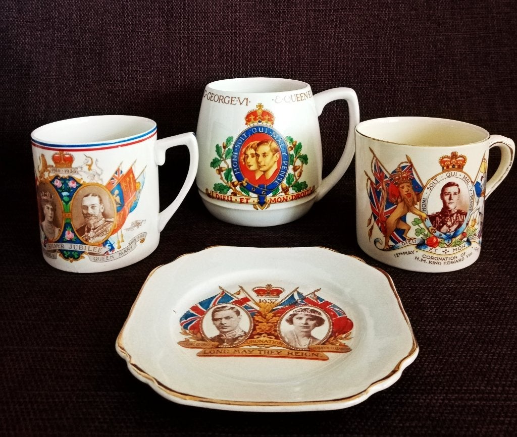 Brits Koningshuis antieke mokken, 1935 & 1937, Ophalen of Verzenden, Gebruikt, Buitenland, Servies