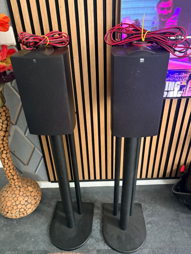KEF iQ1 zwarte luidsprekers inclusief twee.Voet/stands, Audio, Tv en Foto, Luidsprekers, 60 tot 120 watt, Overige merken, Ophalen of Verzenden