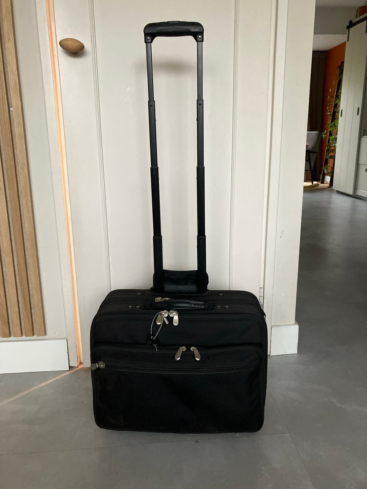 Zwarte Business Piloten Trolley met Wieltjes, 40 tot 60 cm, Gebruikt, 20 tot 30 cm, Zwart