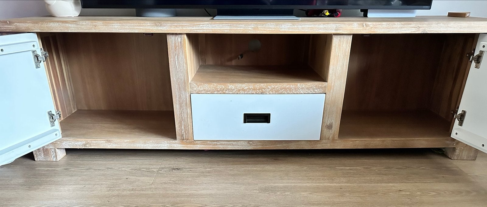 Foto 11 van Massief houten dressoir + tv meubel - Landelijke stijl