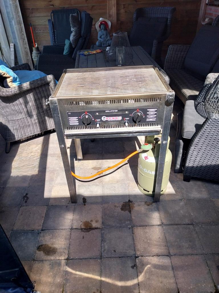 Hendi barbecue, Ophalen