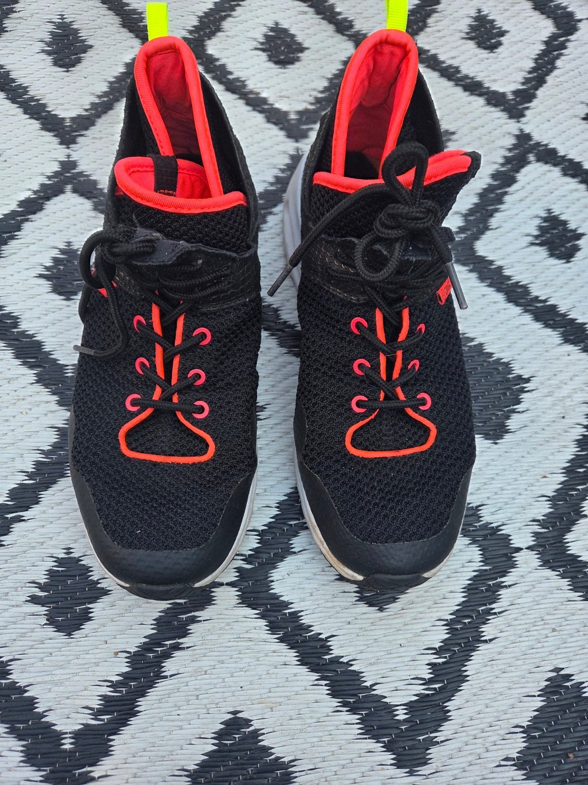 Zwarte Zumba sneakers met neon details, Ophalen of Verzenden, Zo goed als nieuw, Zumba, Sportschoenen