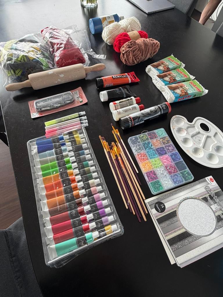 Art & Craft Bundle: Set (Paint, Clay, Tools, Yarn, more), Ophalen, Gebruikt, Overige thema's, Textiel