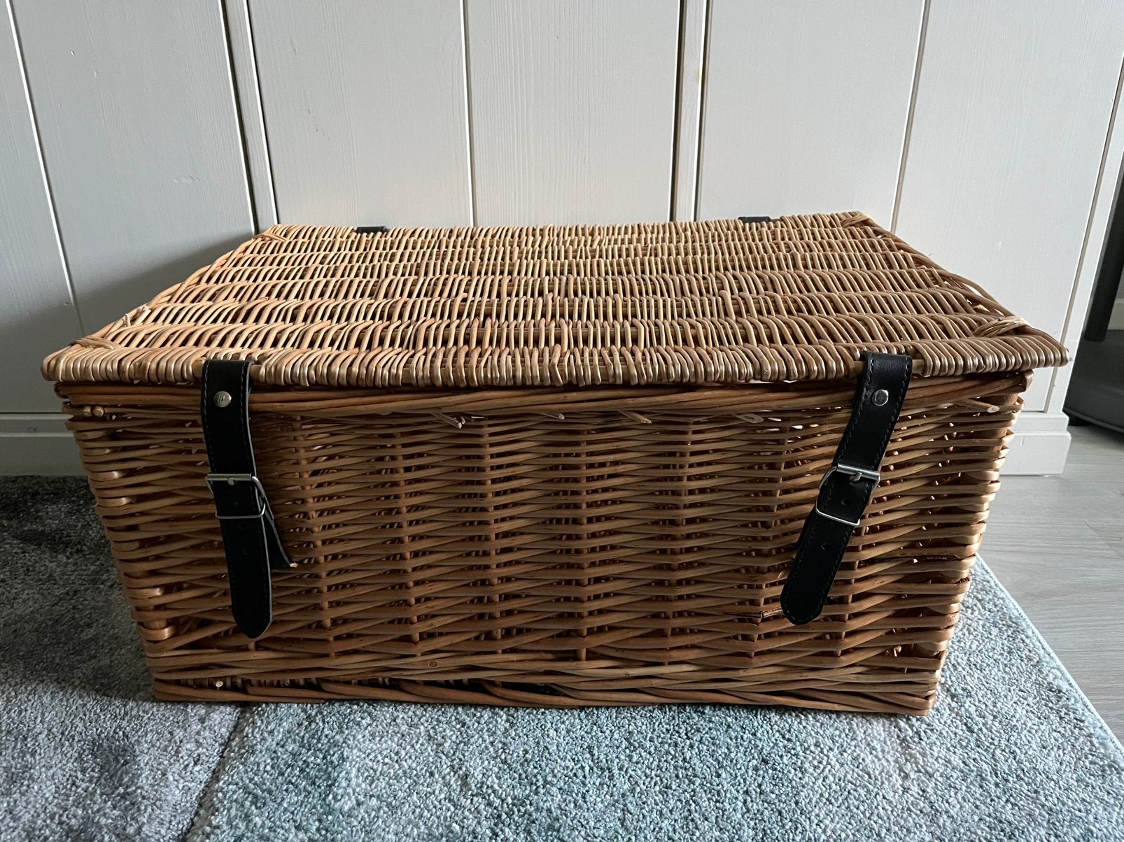 Rieten mand met riempjes ongeveer 54,5x37x25,5, Huis en Inrichting, Ophalen, Nieuw, Rechthoekig, Riet