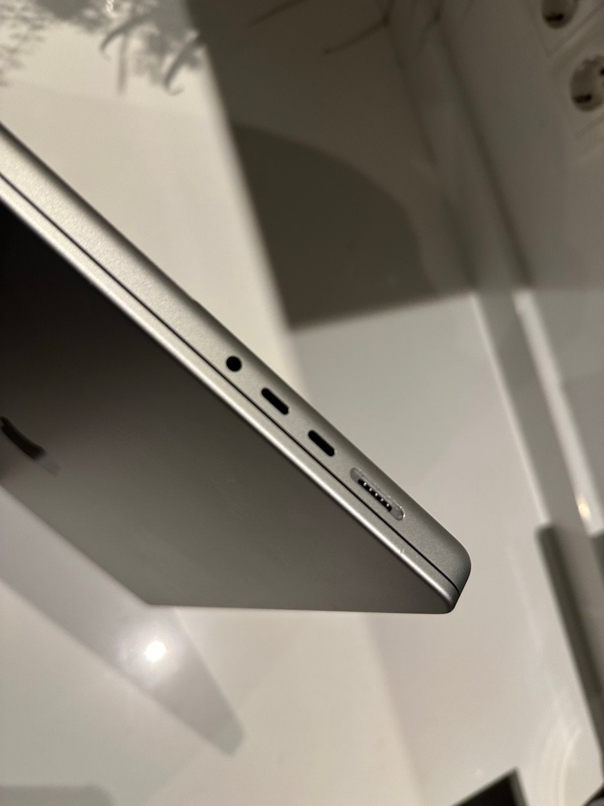 Foto 5 van MacBook Pro 16” M1 Pro • 512GB • 16GB RAM • Defect scherm