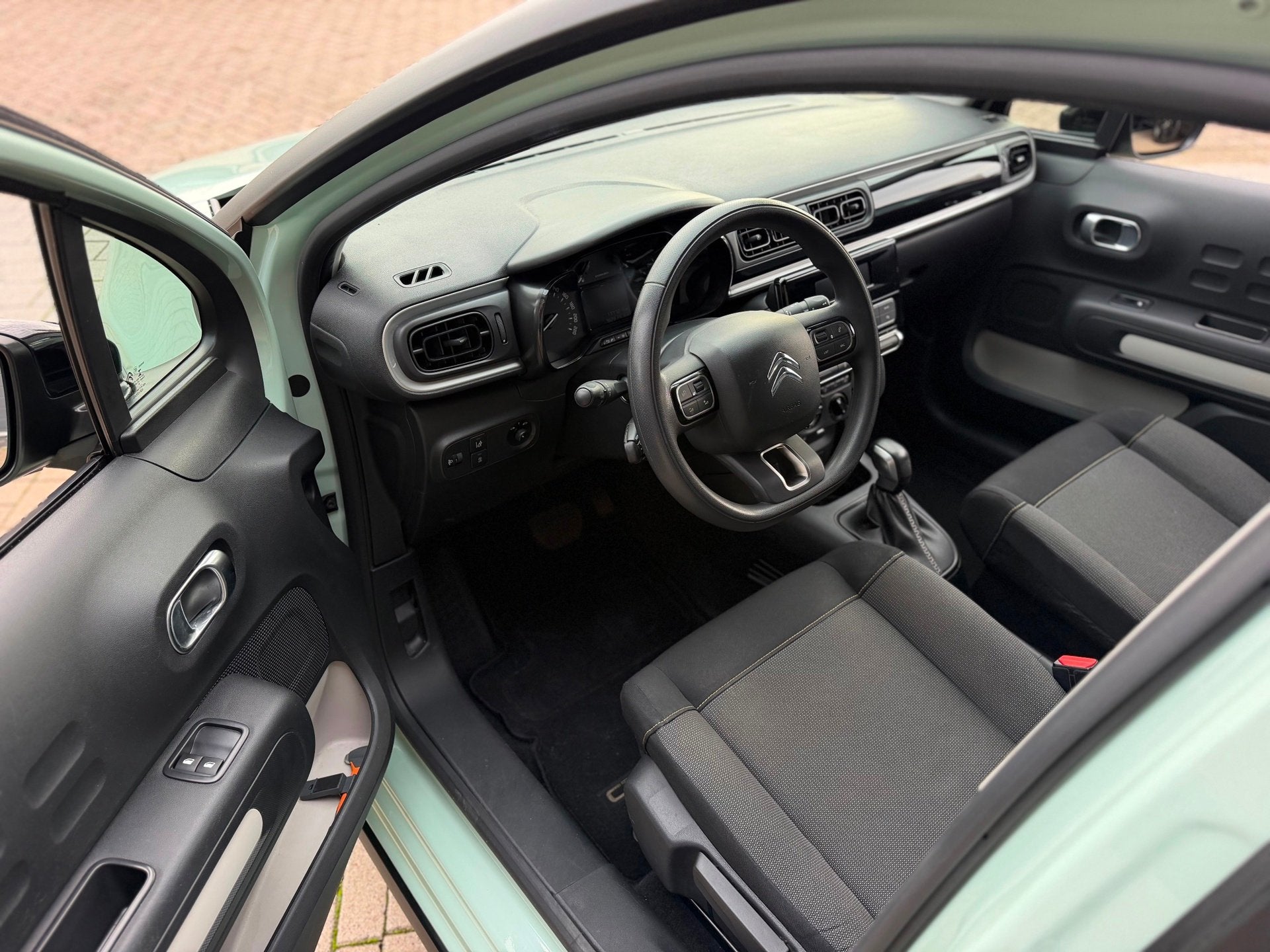 Citroen C3 1.2 PureTech 110PK S&S Feel Automaat Airco Naci C, Auto's, Dealer onderhouden, Gebruikt, 1199 cc, 450 kg