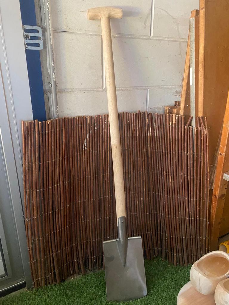 Nieuwe spade met houten steel - Ideaal voor tuinwerk, Ophalen of Verzenden, Nieuw, Spade