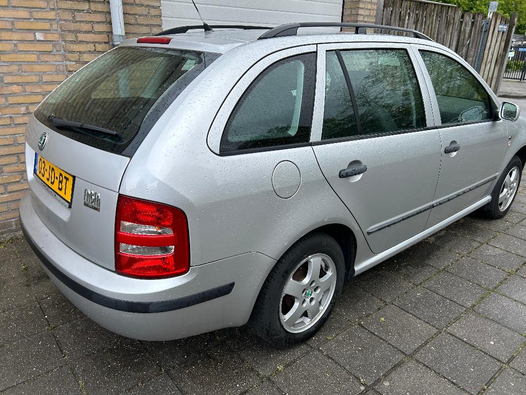 Skoda Fabia 1.4 Combi 50KW 2002 LEES TEKST !, Voorwielaandrijving, 74 pk, 4 cilinders, 1070 kg
