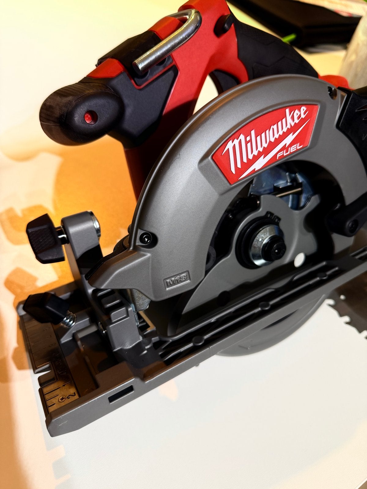 Milwaukee FUEL M18 Cirkelzaag NIEUW ccs55, Doe-het-zelf en Verbouw, Gereedschap | Zaagmachines, Cirkelzaag, 70 mm of meer, Nieuw