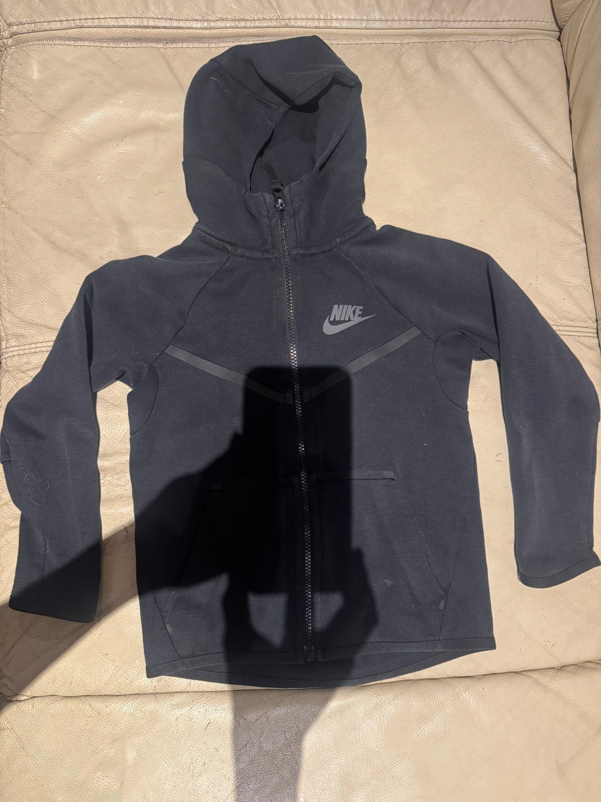Nike Tech Fleece Hoodie Zwart - Maat 122-128 (6-8 jaar), Ophalen of Verzenden, Gebruikt, Jongen of Meisje
