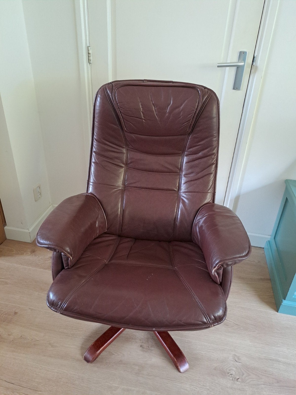 Lederen relax fauteuil draaibaar en verstelbaar, Huis en Inrichting, Ophalen, Gebruikt, 75 tot 100 cm, 50 tot 75 cm