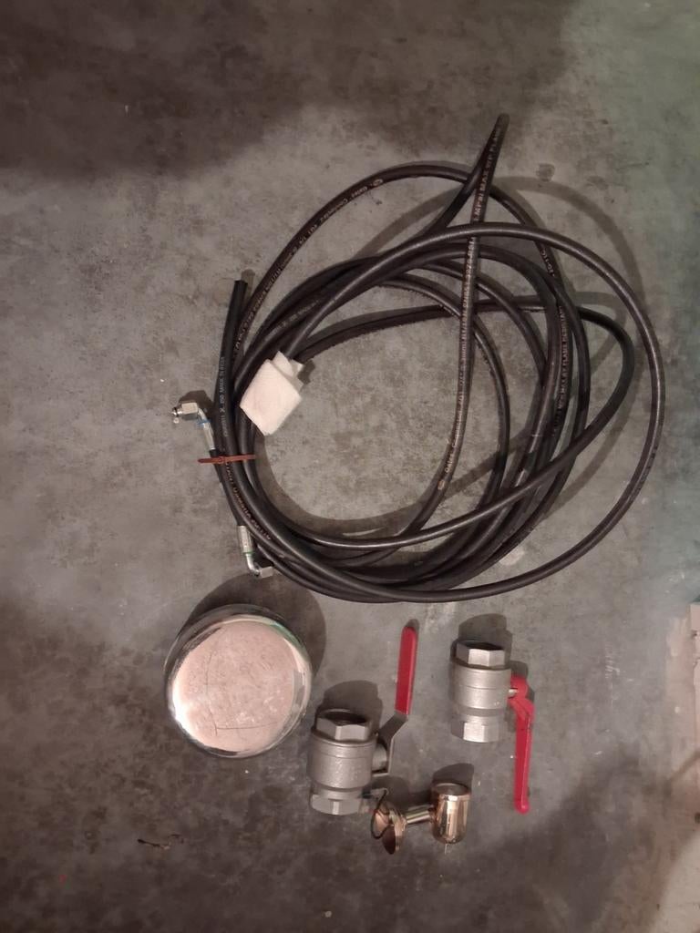 Afsluiters ventilatie hydr leiding  10 meter .met haakse kop, Ophalen, Nieuw, Motor en Techniek