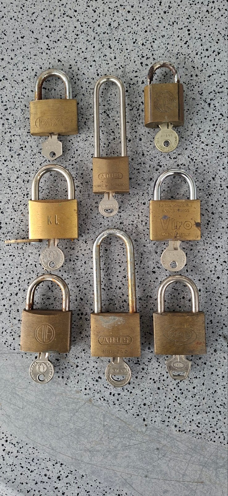 8 diverse hangsloten van verschillende merken, Ophalen of Verzenden, Gebruikt, Koper of Messing, Slot