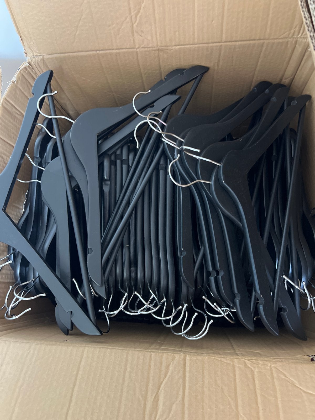 Zwarte kledinghangers - partij 75 stuks, Ophalen, Gebruikt, Hout, Volwassenen